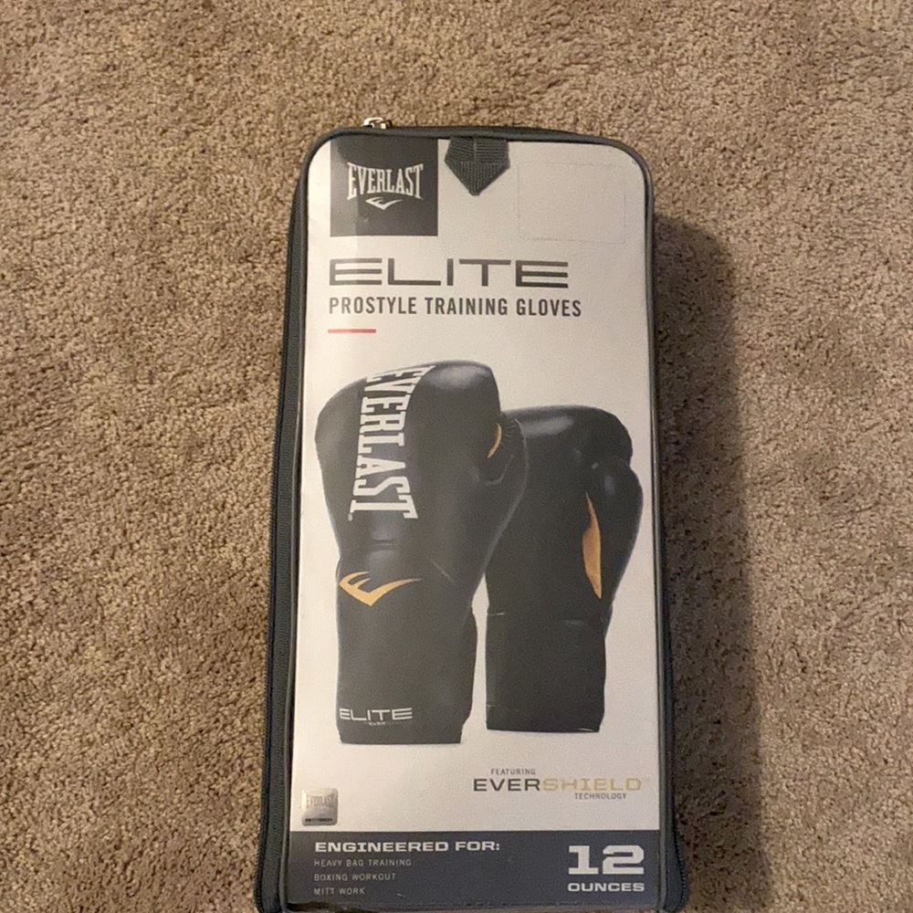 NIB Everlast Elite Boxing Training Gloves 12 oz
